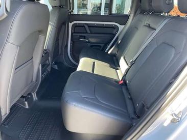 Land Rover Defender 90 D200 MHEV — photo 9