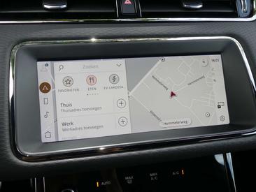 Land Rover Range Rover Evoque P300e — photo 23