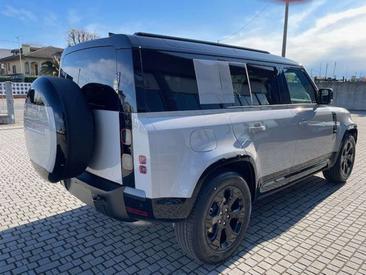 Land Rover Defender 90 D200 MHEV — photo 12