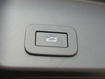 Land Rover Range Rover Evoque P300e — photo 33