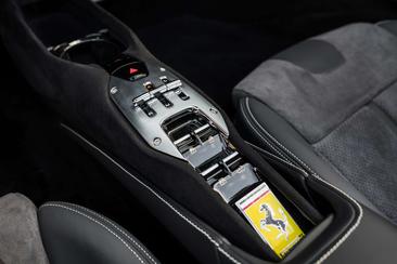 Ferrari SF90 Spider — photo 14