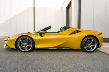 Ferrari SF90 Spider — photo 32