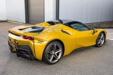 Ferrari SF90 Spider — photo 39