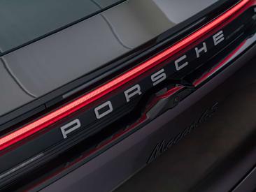Porsche Macan 4S Electric — photo 22