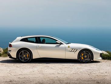 Ferrari GTC4Lusso — photo 4
