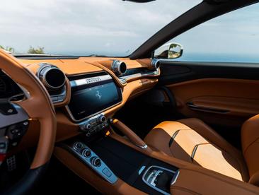 Ferrari GTC4Lusso — photo 8