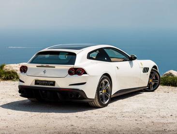 Ferrari GTC4Lusso — photo 13