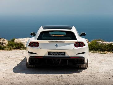 Ferrari GTC4Lusso — photo 14