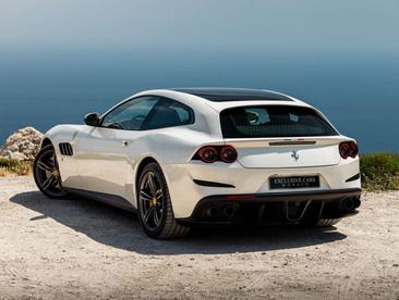 Ferrari GTC4Lusso — photo 15