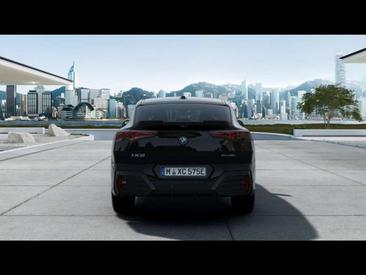 BMW IX2 EDrive20 — photo 3