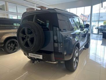 Land Rover Defender 90 D200 MHEV — photo 2