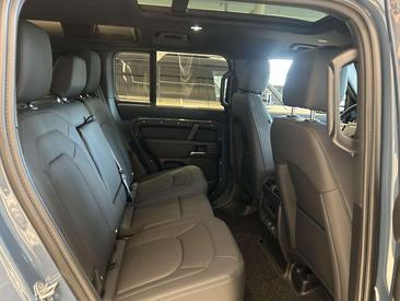Land Rover Defender 90 D200 MHEV — photo 5