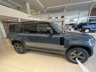 Land Rover Defender 90 D200 MHEV — photo 6
