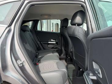 Mercedes GLA 200d — photo 8