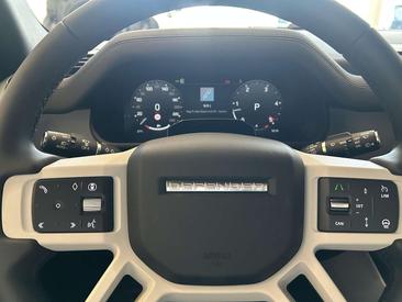 Land Rover Defender 90 D200 MHEV — photo 12