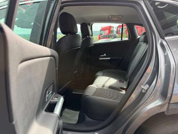 Mercedes GLA 200d — photo 10