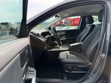 Mercedes GLA 200d — photo 11