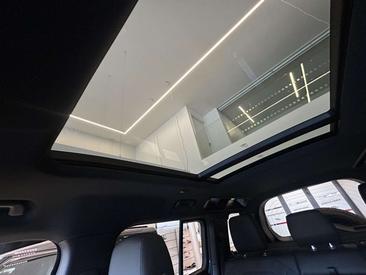 Land Rover Defender 90 D200 MHEV — photo 14