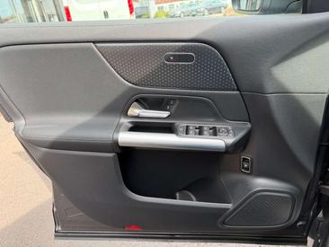 Mercedes GLA 200d — photo 14