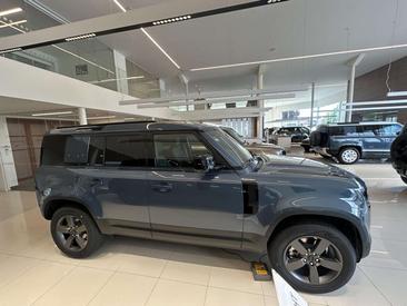 Land Rover Defender 90 D200 MHEV — photo 17