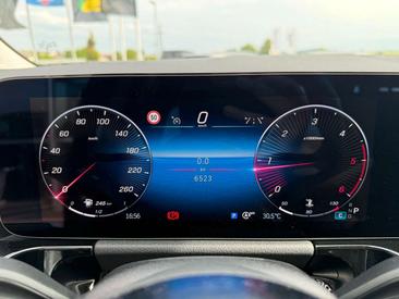 Mercedes GLA 200d — photo 16