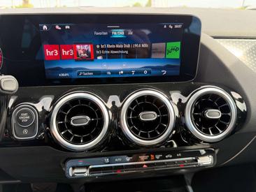 Mercedes GLA 200d — photo 17