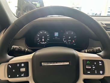 Land Rover Defender 90 D200 MHEV — photo 22