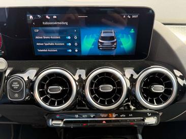 Mercedes GLA 200d — photo 21