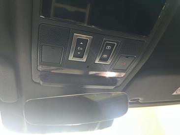Land Rover Defender 90 D200 MHEV — photo 24