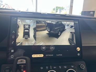 Land Rover Defender 90 D200 MHEV — photo 27