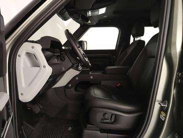 Land Rover Defender 90 D200 MHEV — photo 8