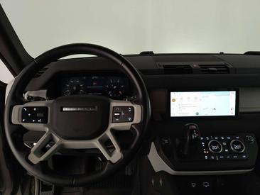 Land Rover Defender 90 D200 MHEV — photo 14