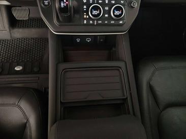 Land Rover Defender 90 D200 MHEV — photo 18