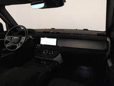Land Rover Defender 90 D200 MHEV — photo 21