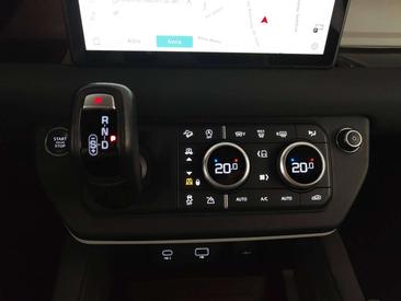 Land Rover Defender 90 D200 MHEV — photo 22