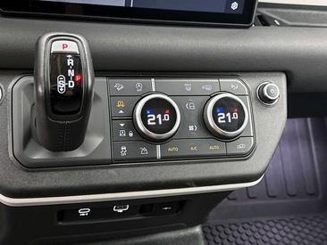 Land Rover Defender 90 D200 MHEV — photo 16