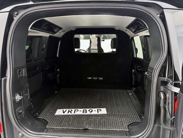 Land Rover Defender 90 D200 MHEV — photo 21