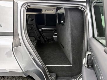 Land Rover Defender 90 D200 MHEV — photo 22