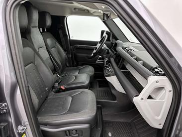 Land Rover Defender 90 D200 MHEV — photo 23