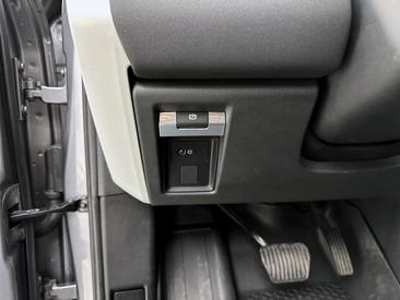 Land Rover Defender 90 D200 MHEV — photo 29