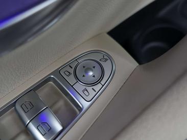 Mercedes Classe E Berline 300 E — photo 22