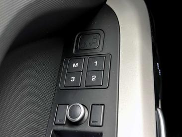 Land Rover Defender 90 D200 MHEV — photo 41