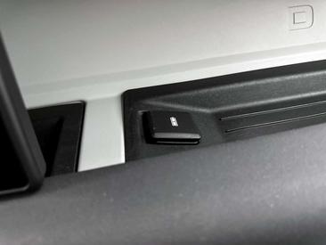Land Rover Defender 90 D200 MHEV — photo 44