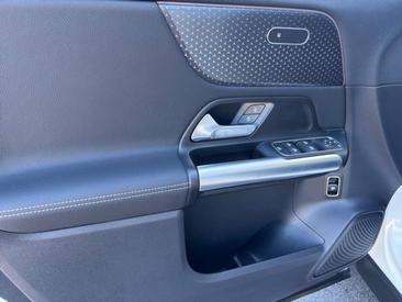 Mercedes EQA 350 — photo 9