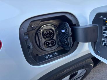 Mercedes EQA 350 — photo 17
