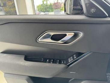 Land Rover Range Rover Velar P400e — photo 12