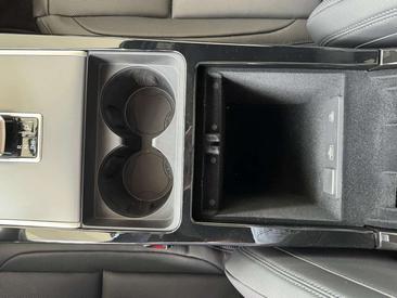 Land Rover Range Rover Velar P400e — photo 13