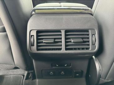 Land Rover Range Rover Velar P400e — photo 14