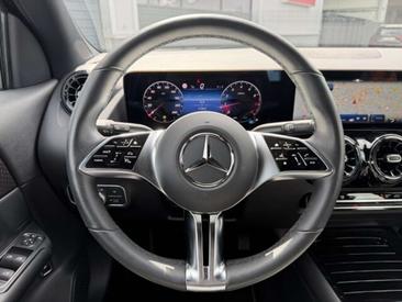 Mercedes GLA 200 — photo 11