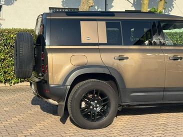 Land Rover Defender 110 D250 MHEV — photo 3